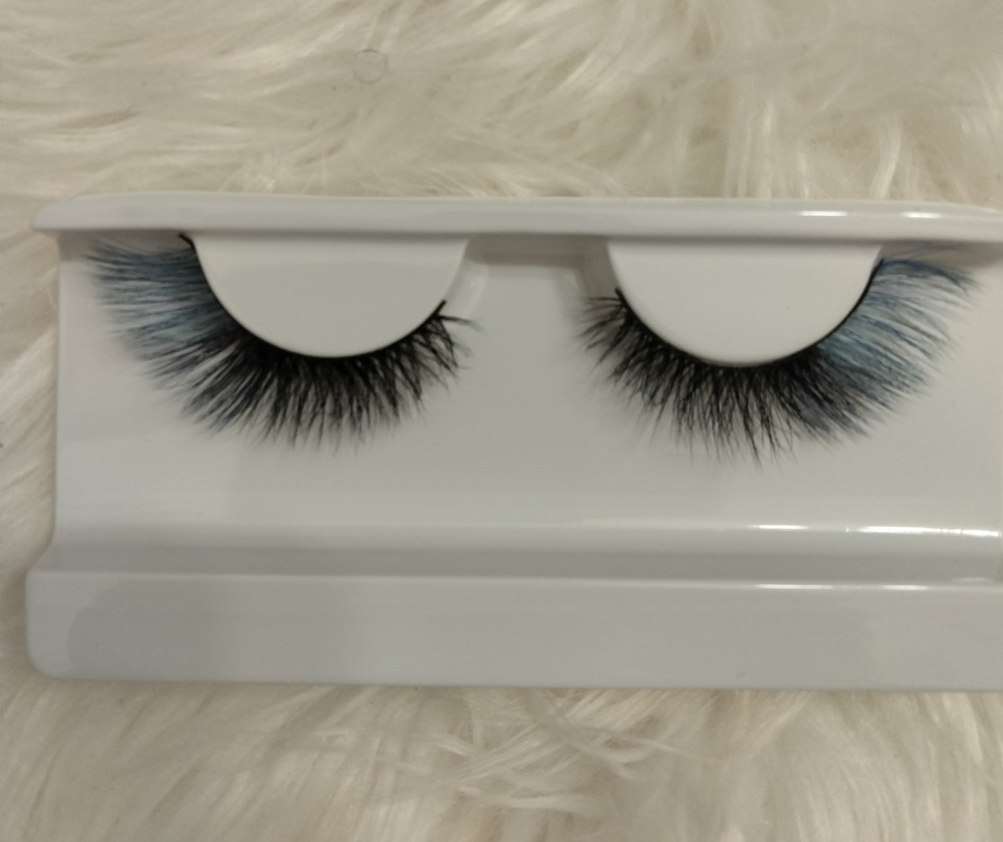 Sanaa lashes blue